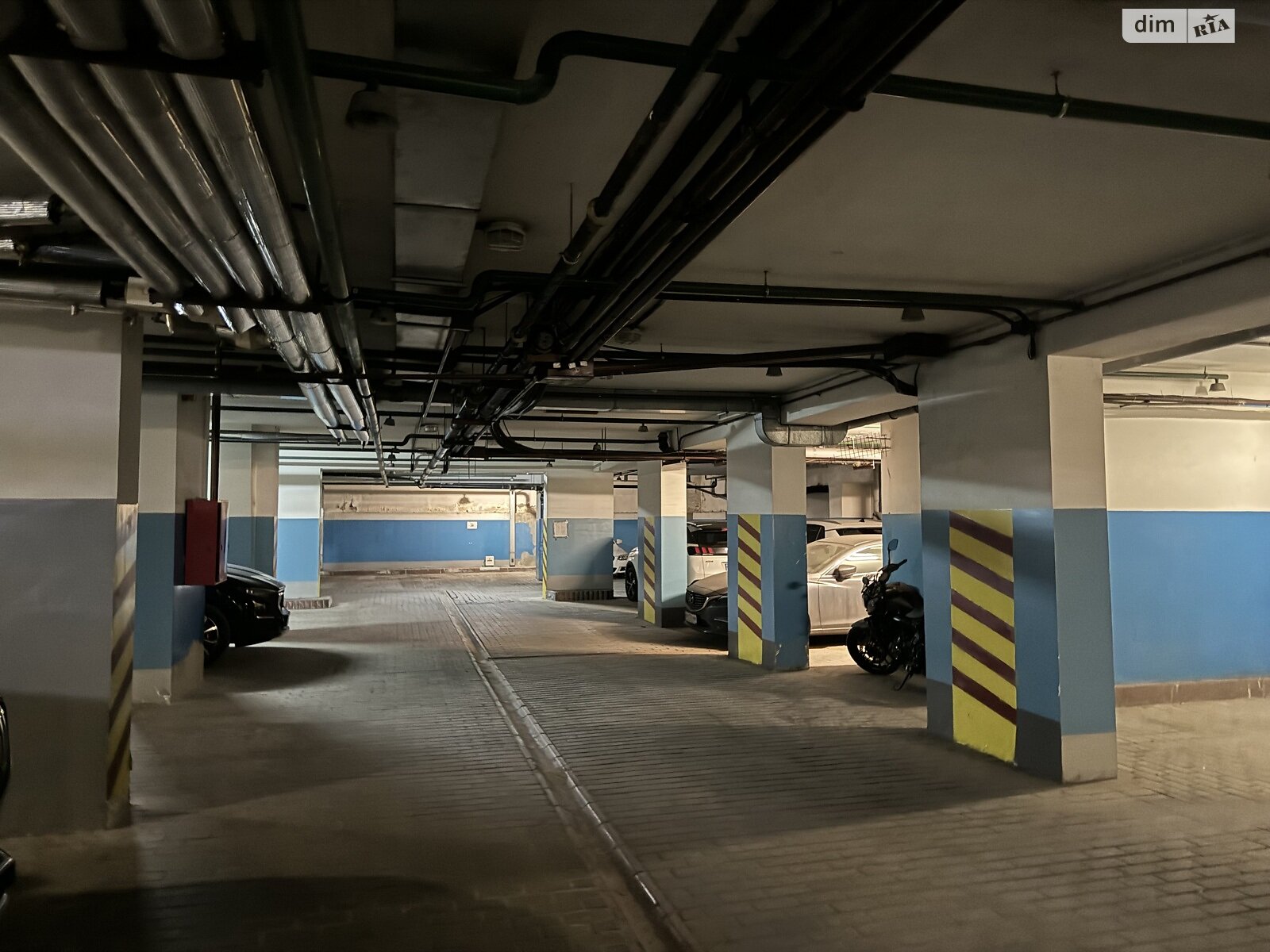 Место на подземном паркинге под легковое авто в Киеве, площадь 25 кв.м. фото 1