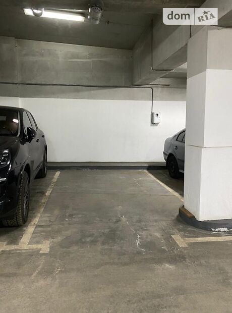 Место на подземном паркинге под легковое авто в Киеве, площадь 15 кв.м. фото 1 Место на подземном паркинге под легковое авто в Киеве, площадь 15 кв.м. фото 1