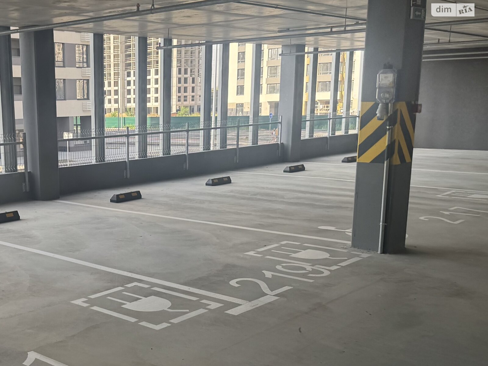 Місце на підземному паркінгу під легкове авто в Києві, площа 14.6 кв.м. фото 1