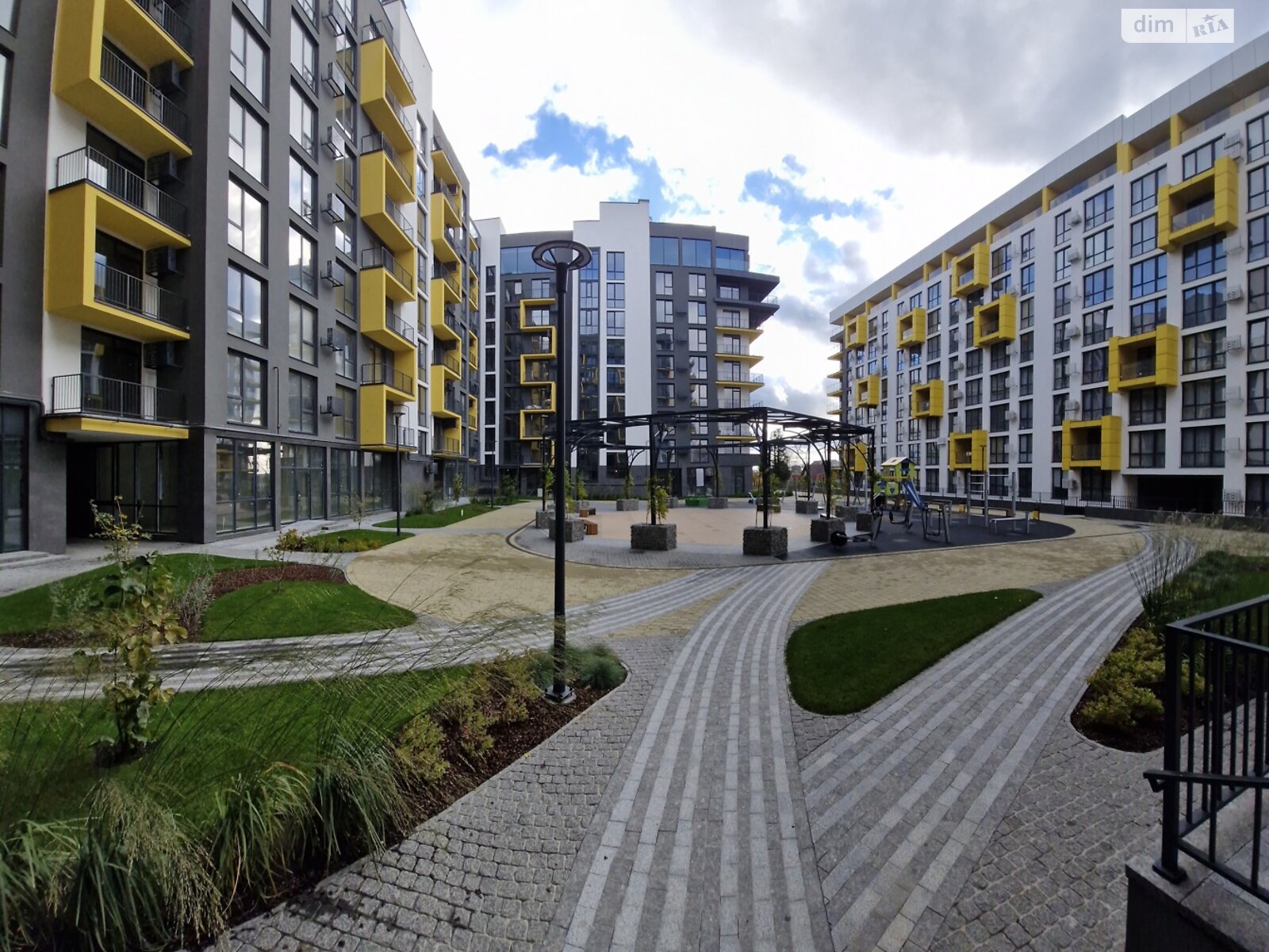 Место на подземном паркинге под легковое авто в Львове, площадь 12.5 кв.м. фото 1 Место на подземном паркинге под легковое авто в Львове, площадь 12.5 кв.м. фото 1