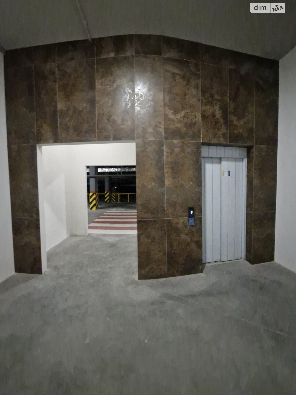 Место на подземном паркинге под легковое авто в Львове, площадь 12.5 кв.м. фото 1 Место на подземном паркинге под легковое авто в Львове, площадь 12.5 кв.м. фото 1