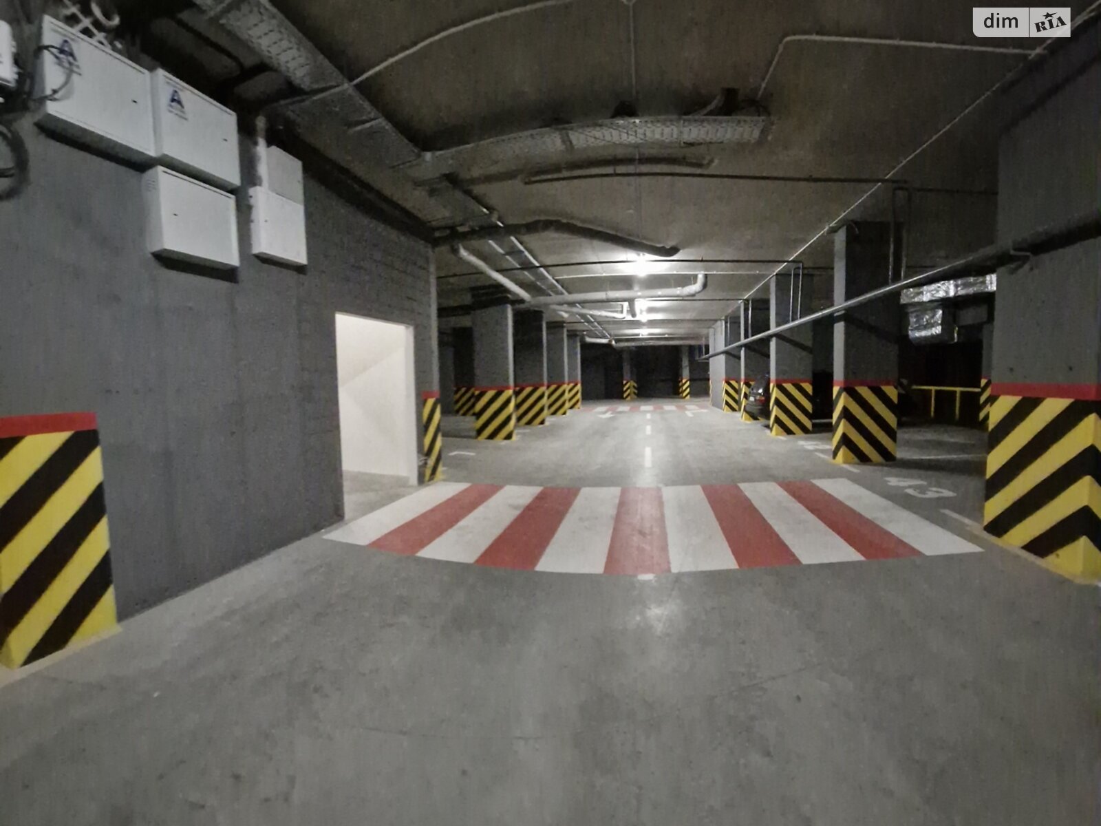 Место на подземном паркинге под легковое авто в Львове, площадь 12.5 кв.м. фото 1 Место на подземном паркинге под легковое авто в Львове, площадь 12.5 кв.м. фото 1