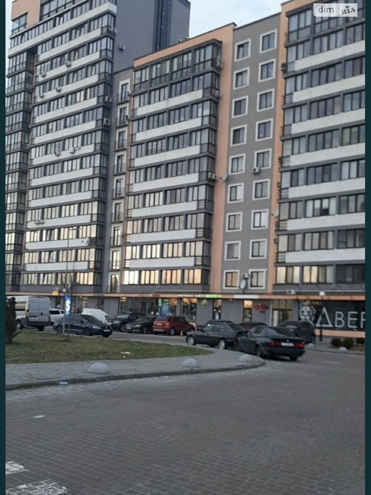 Місце на підземному паркінгу під легкове авто в Львові, площа 16 кв.м. фото 1 Місце на підземному паркінгу під легкове авто в Львові, площа 16 кв.м. фото 1