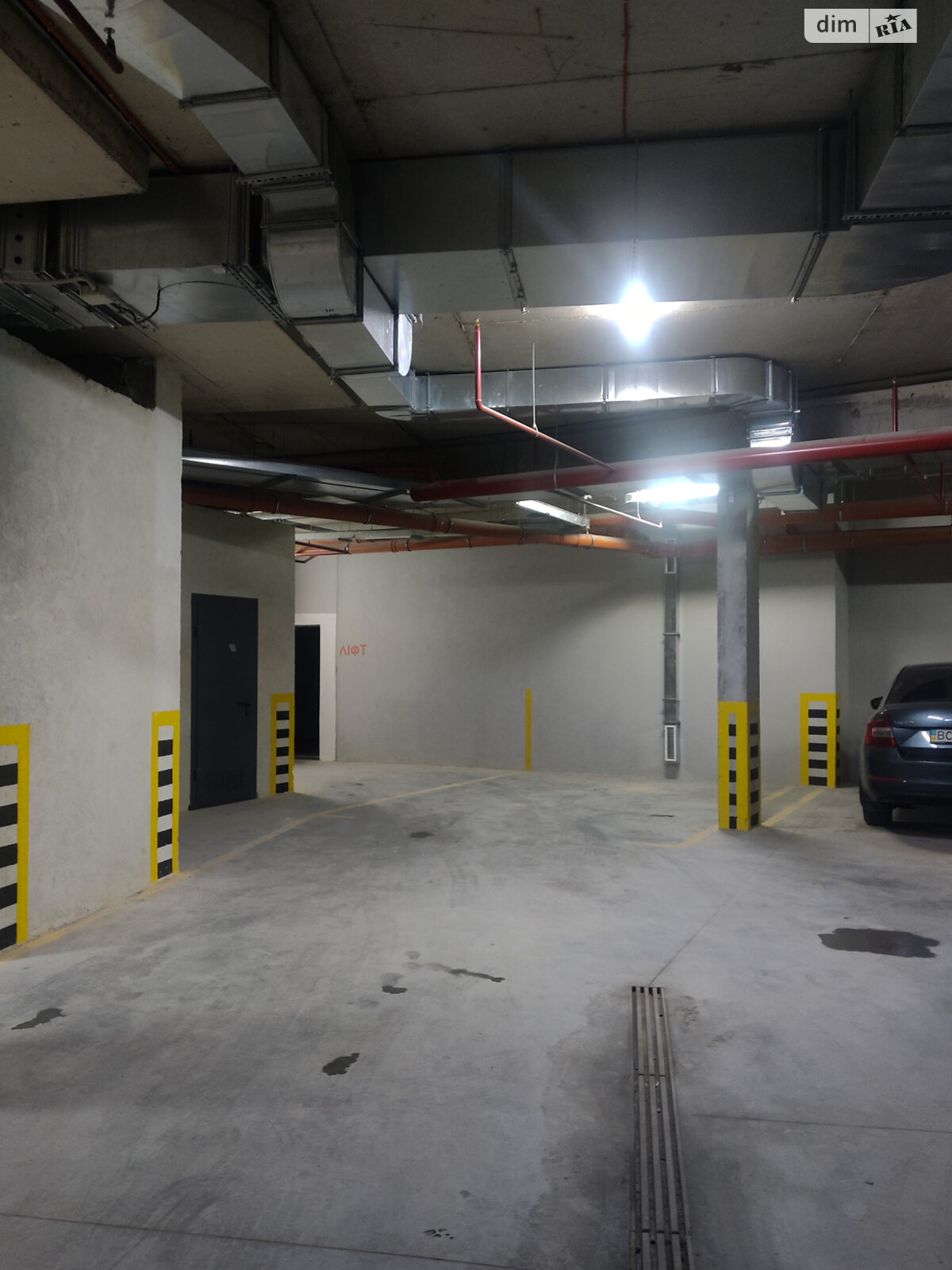 Место на подземном паркинге под легковое авто в Львове, площадь 17 кв.м. фото 1