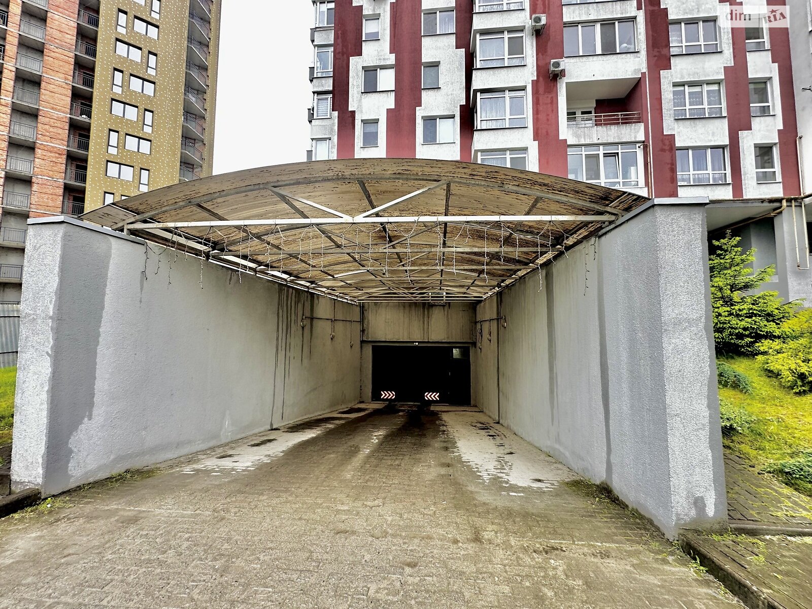 Место на подземном паркинге под легковое авто в Львове, площадь 13.5 кв.м. фото 1 Место на подземном паркинге под легковое авто в Львове, площадь 13.5 кв.м. фото 1