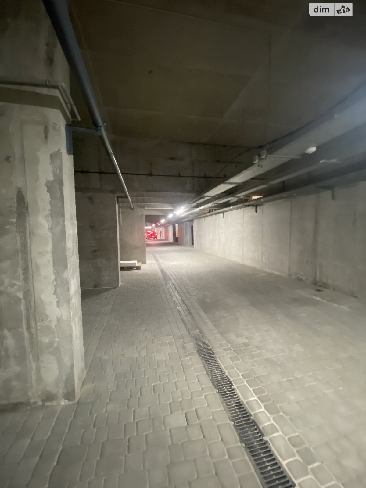 Место на подземном паркинге под легковое авто в Львове, площадь 26 кв.м. фото 1