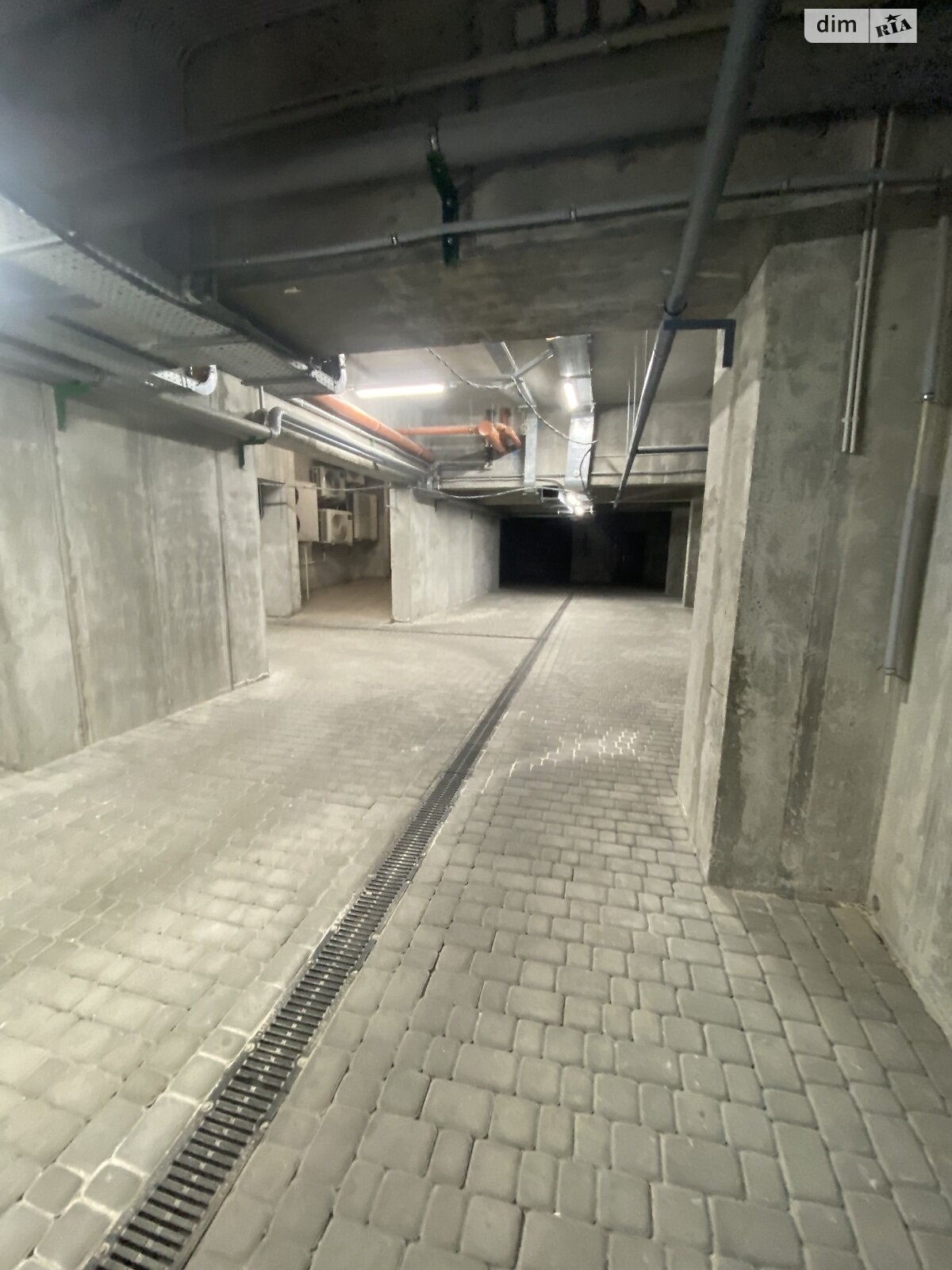 Место на подземном паркинге под легковое авто в Львове, площадь 26 кв.м. фото 1