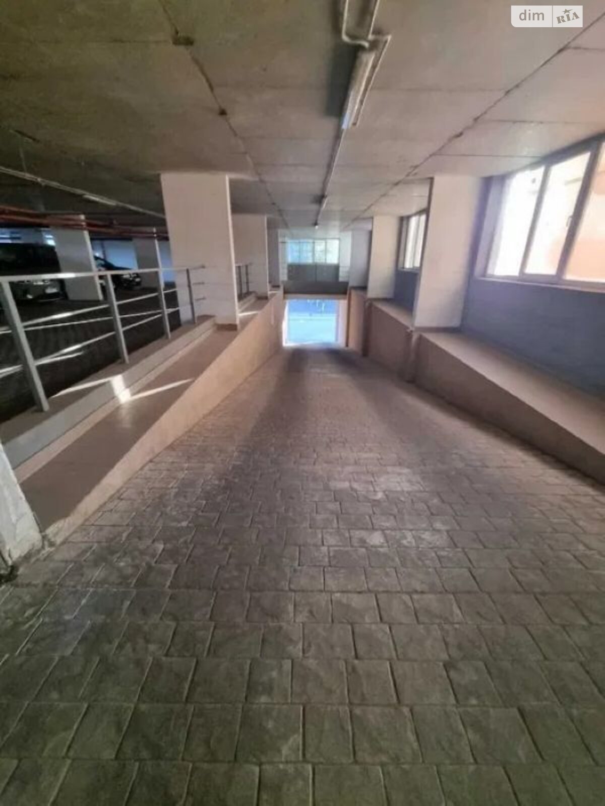 Місце на підземному паркінгу під легкове авто в Одесі, площа 12 кв.м. фото 1 Місце на підземному паркінгу під легкове авто в Одесі, площа 12 кв.м. фото 1