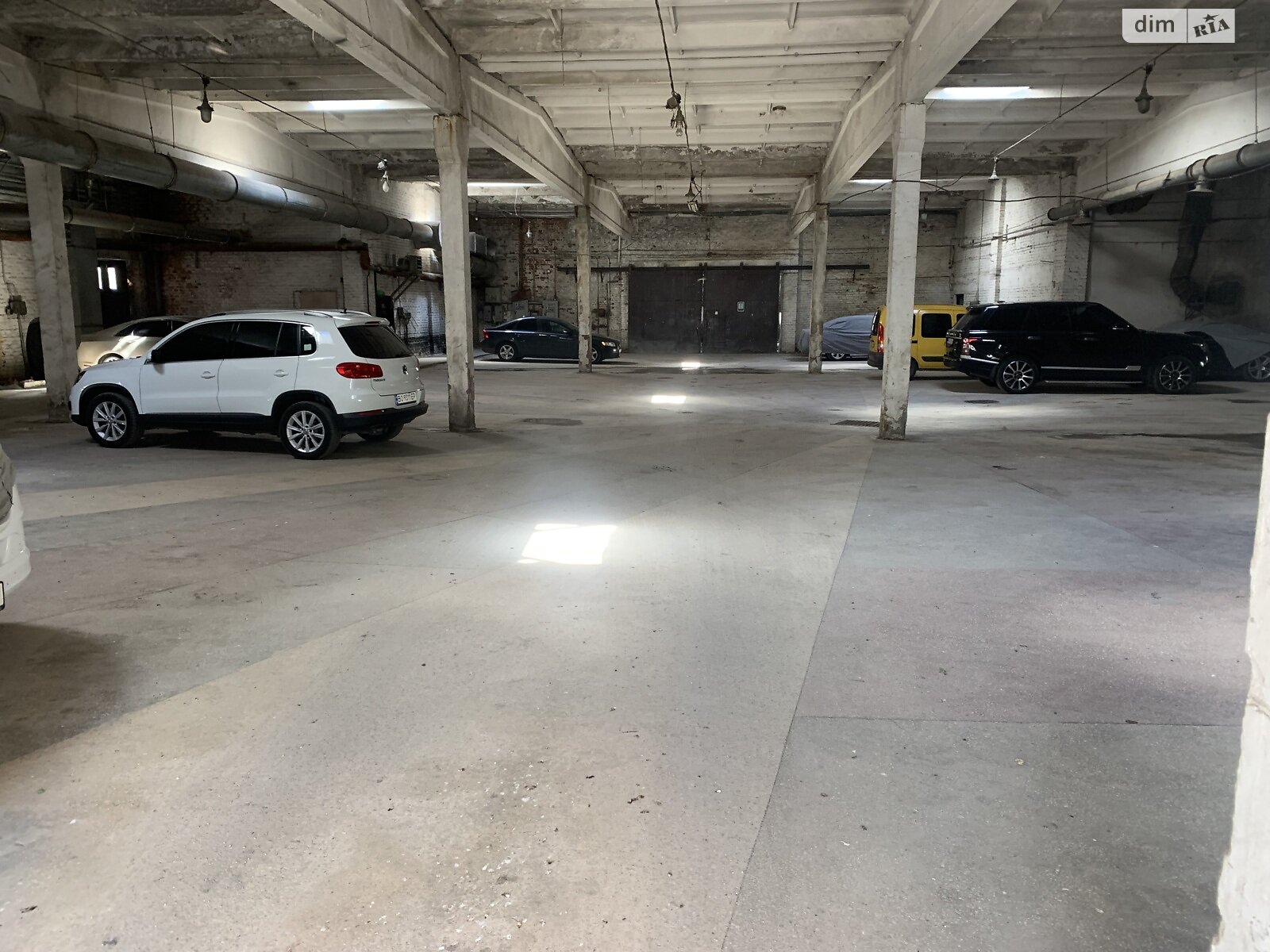 Місце на підземному паркінгу під легкове авто в Тернополі, площа 1000 кв.м. фото 1