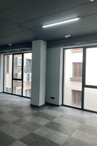 Коммерческое помещение в Ивано-Франковске, сдам в аренду по Тринитарская улица, район Центр, цена: 25 200 грн за объект фото 2