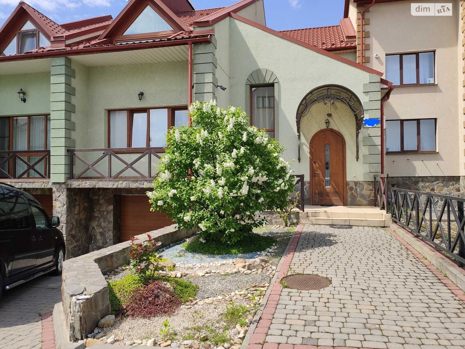 трехэтажный таунхаус, 250 кв. м, кирпич. Сдается помесячно в Черновцах, в районе Первомайский фото 1 трехэтажный таунхаус, 250 кв. м, кирпич. Сдается помесячно в Черновцах, в районе Первомайский фото 1