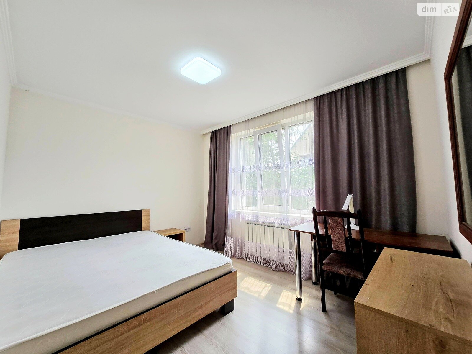 двухэтажный таунхаус, 140 кв. м, кирпич. Сдается помесячно в Черновцах, в районе Первомайский фото 1 двухэтажный таунхаус, 140 кв. м, кирпич. Сдается помесячно в Черновцах, в районе Первомайский фото 1