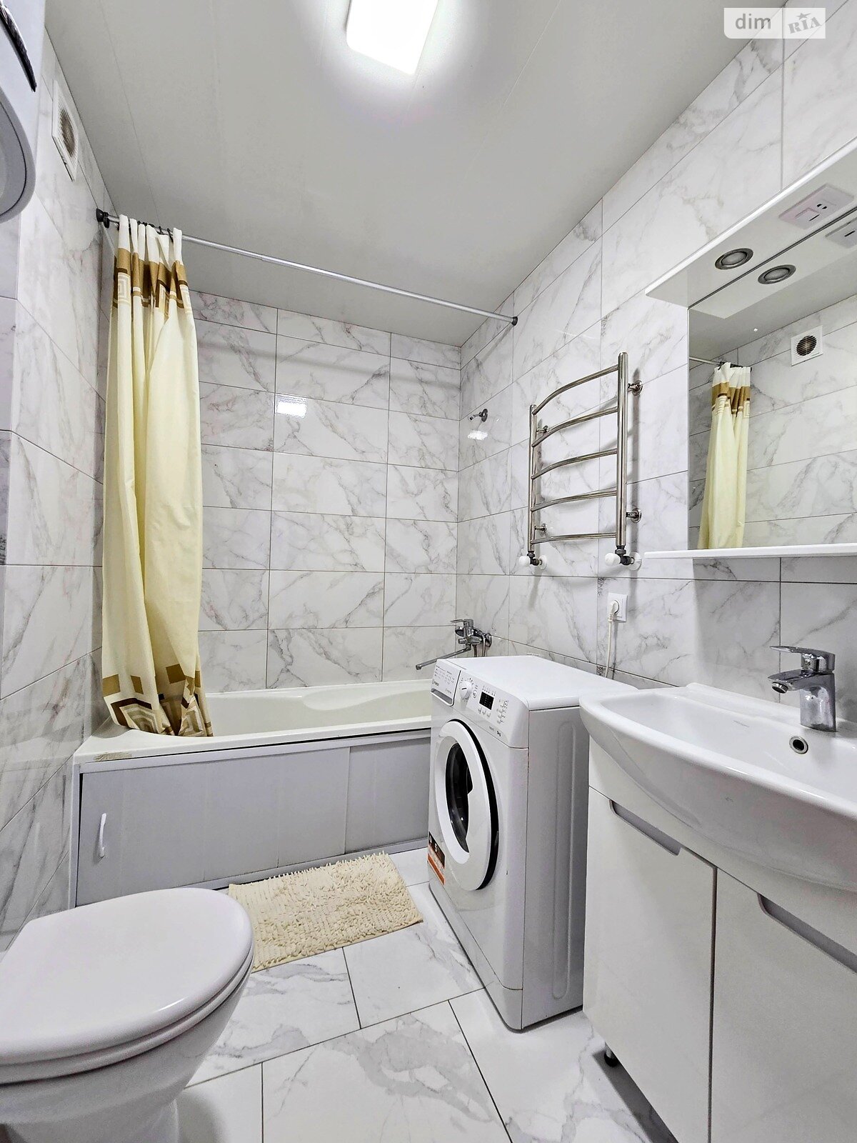 двухэтажный таунхаус, 140 кв. м, кирпич. Сдается помесячно в Черновцах, в районе Первомайский фото 1 двухэтажный таунхаус, 140 кв. м, кирпич. Сдается помесячно в Черновцах, в районе Первомайский фото 1