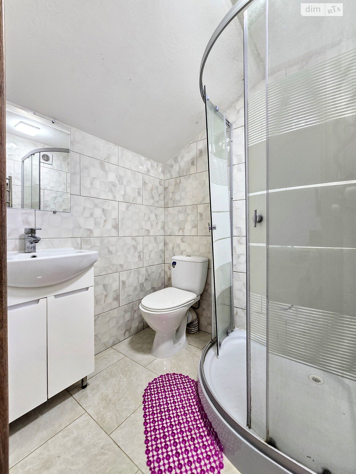 двухэтажный таунхаус, 140 кв. м, кирпич. Сдается помесячно в Черновцах, в районе Первомайский фото 1 двухэтажный таунхаус, 140 кв. м, кирпич. Сдается помесячно в Черновцах, в районе Первомайский фото 1