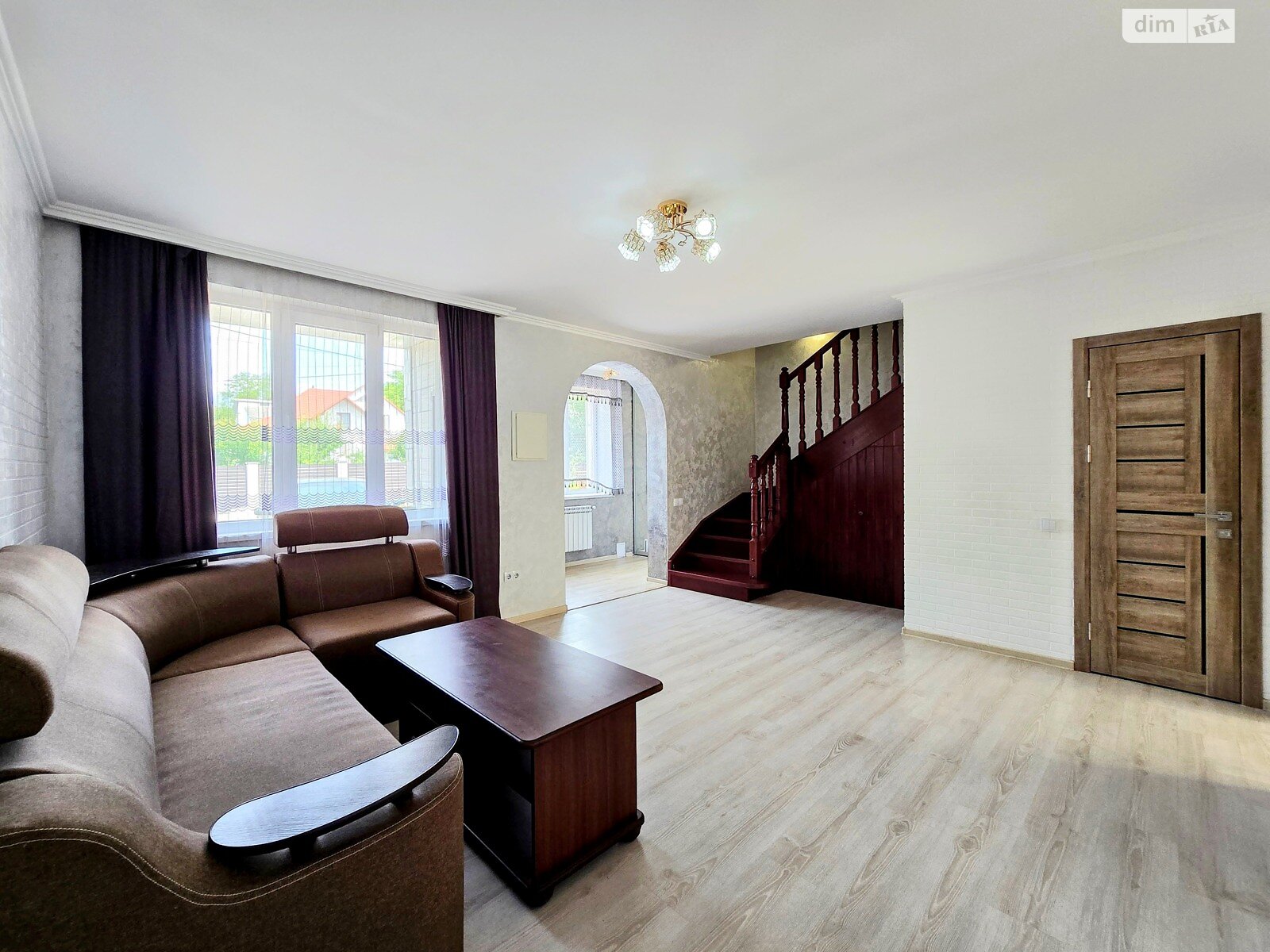 двухэтажный таунхаус, 140 кв. м, кирпич. Сдается помесячно в Черновцах, в районе Первомайский фото 1 двухэтажный таунхаус, 140 кв. м, кирпич. Сдается помесячно в Черновцах, в районе Первомайский фото 1