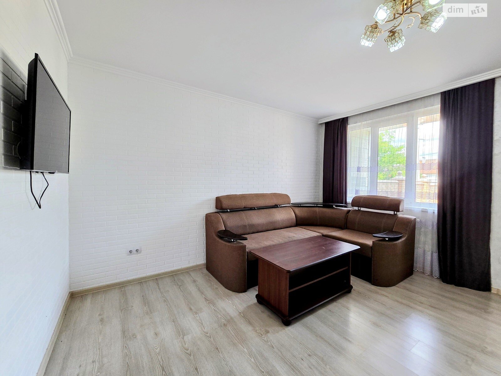 двухэтажный таунхаус, 140 кв. м, кирпич. Сдается помесячно в Черновцах, в районе Первомайский фото 1 двухэтажный таунхаус, 140 кв. м, кирпич. Сдается помесячно в Черновцах, в районе Первомайский фото 1