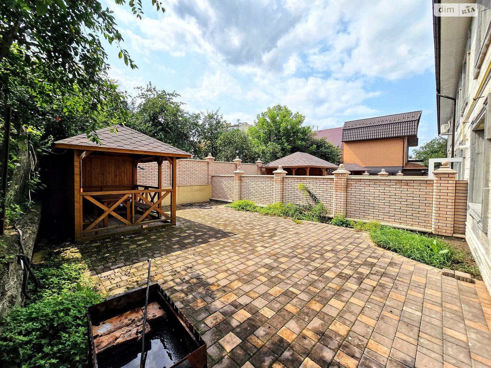 двухэтажный таунхаус, 140 кв. м, кирпич. Сдается помесячно в Черновцах, в районе Первомайский фото 1 двухэтажный таунхаус, 140 кв. м, кирпич. Сдается помесячно в Черновцах, в районе Первомайский фото 1