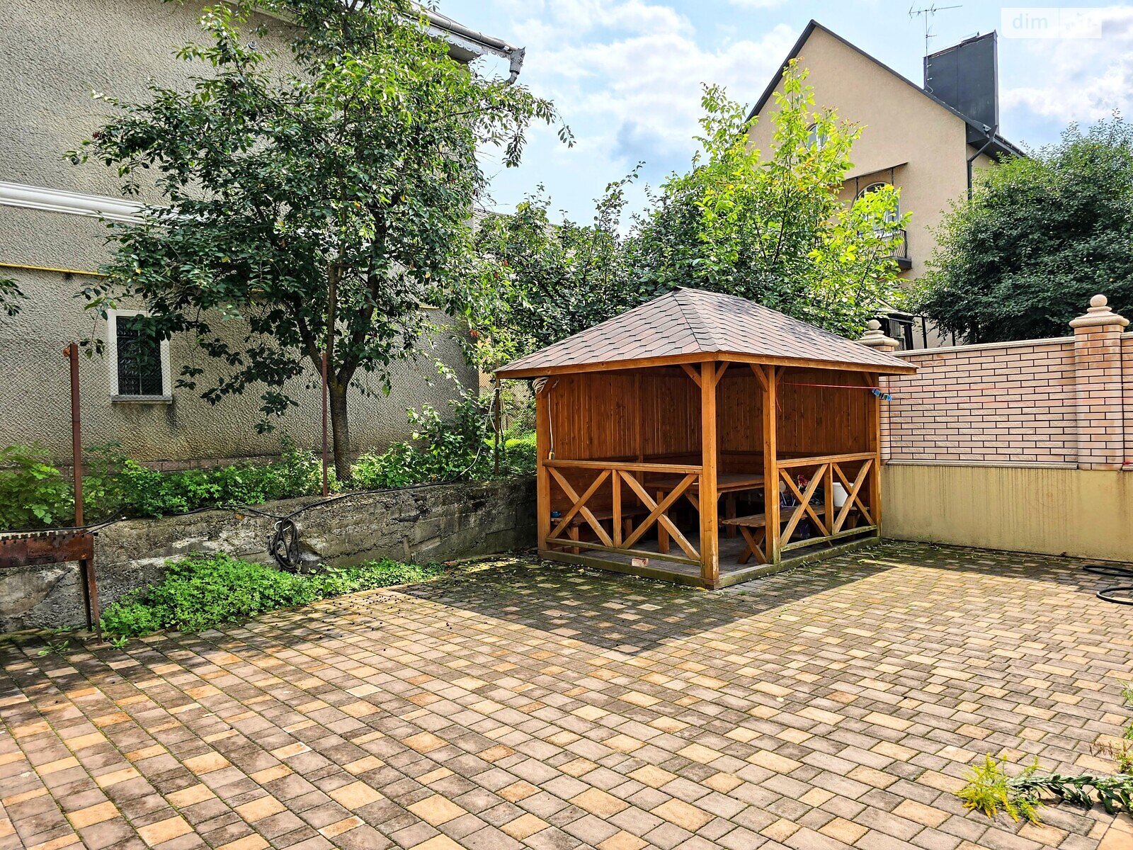 двухэтажный таунхаус, 140 кв. м, кирпич. Сдается помесячно в Черновцах, в районе Первомайский фото 1 двухэтажный таунхаус, 140 кв. м, кирпич. Сдается помесячно в Черновцах, в районе Первомайский фото 1