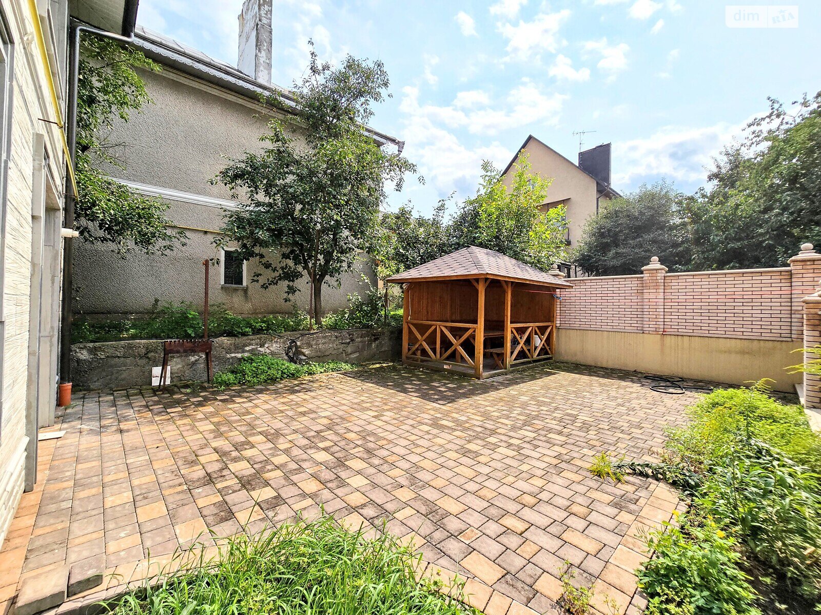 двухэтажный таунхаус, 140 кв. м, кирпич. Сдается помесячно в Черновцах, в районе Первомайский фото 1 двухэтажный таунхаус, 140 кв. м, кирпич. Сдается помесячно в Черновцах, в районе Первомайский фото 1