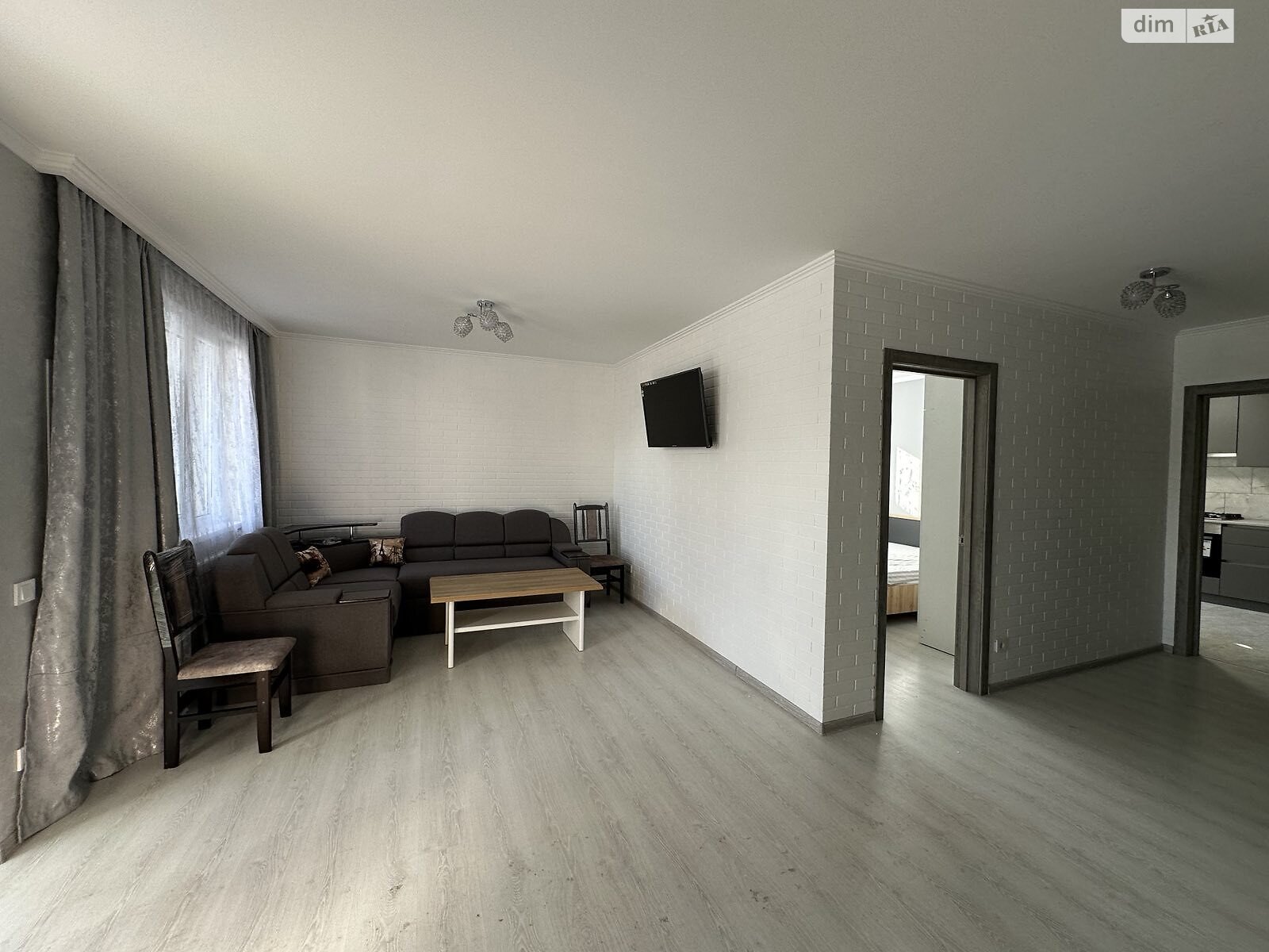 двухэтажный таунхаус, 160 кв. м, кирпич. Сдается помесячно в Черновцах, в районе Проспект фото 1 двухэтажный таунхаус, 160 кв. м, кирпич. Сдается помесячно в Черновцах, в районе Проспект фото 1