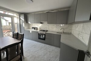 двухэтажный таунхаус, 160 кв. м, кирпич. Сдается помесячно в Черновцах, в районе Проспект фото 2 двухэтажный таунхаус, 160 кв. м, кирпич. Сдается помесячно в Черновцах, в районе Проспект фото 2