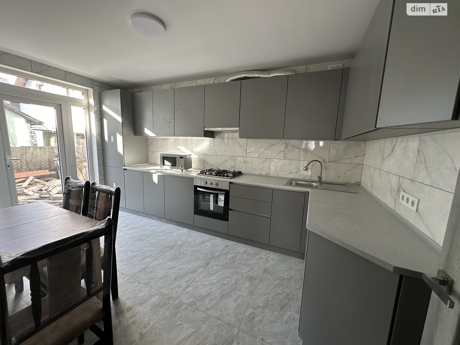 двухэтажный таунхаус, 160 кв. м, кирпич. Сдается помесячно в Черновцах, в районе Проспект фото 1 двухэтажный таунхаус, 160 кв. м, кирпич. Сдается помесячно в Черновцах, в районе Проспект фото 1