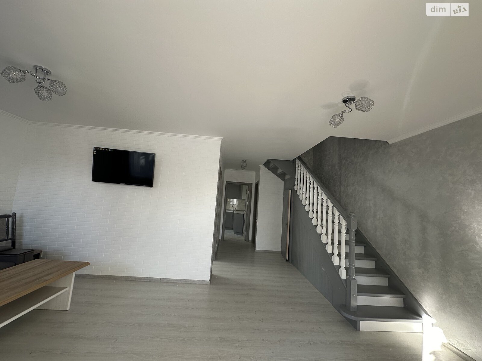 двухэтажный таунхаус, 160 кв. м, кирпич. Сдается помесячно в Черновцах, в районе Проспект фото 1 двухэтажный таунхаус, 160 кв. м, кирпич. Сдается помесячно в Черновцах, в районе Проспект фото 1