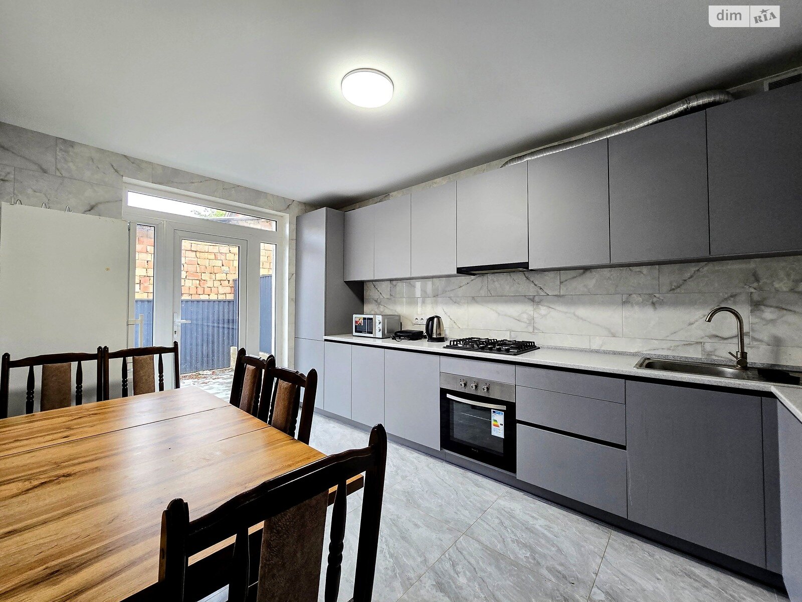 двоповерховий таунхаус, 140 кв. м, цегла. Здається помісячно в Чернівцях, в районі Проспект фото 1 двопроверховий таунхаус, 140 кв. м, цегла. Здається помісячно в Чернівцях, в районі Проспект фото 1