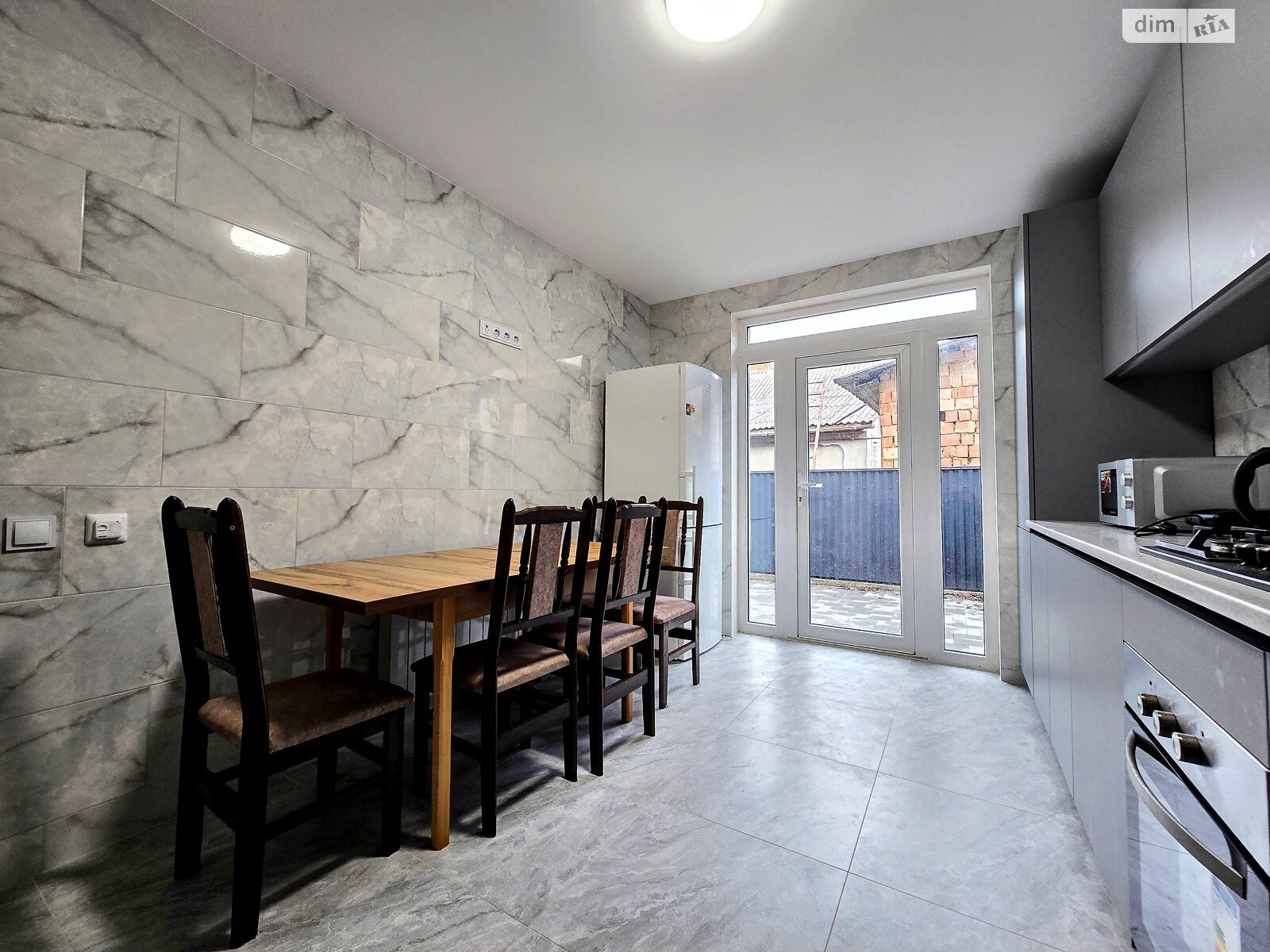 двоповерховий таунхаус, 140 кв. м, цегла. Здається помісячно в Чернівцях, в районі Проспект фото 1 двопроверховий таунхаус, 140 кв. м, цегла. Здається помісячно в Чернівцях, в районі Проспект фото 1