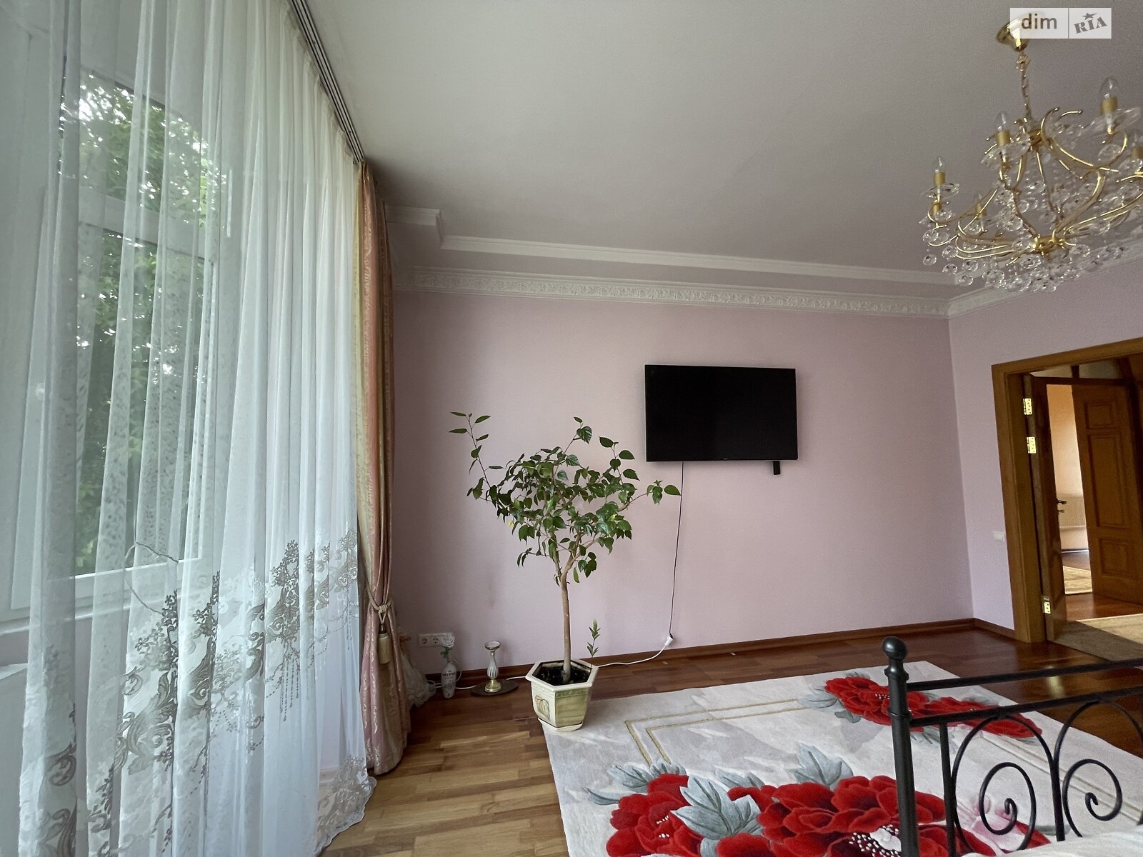 трехэтажный таунхаус, 220 кв. м, кирпич. Сдается помесячно в Черновцах, в районе Проспект фото 1 трехэтажный таунхаус, 220 кв. м, кирпич. Сдается помесячно в Черновцах, в районе Проспект фото 1
