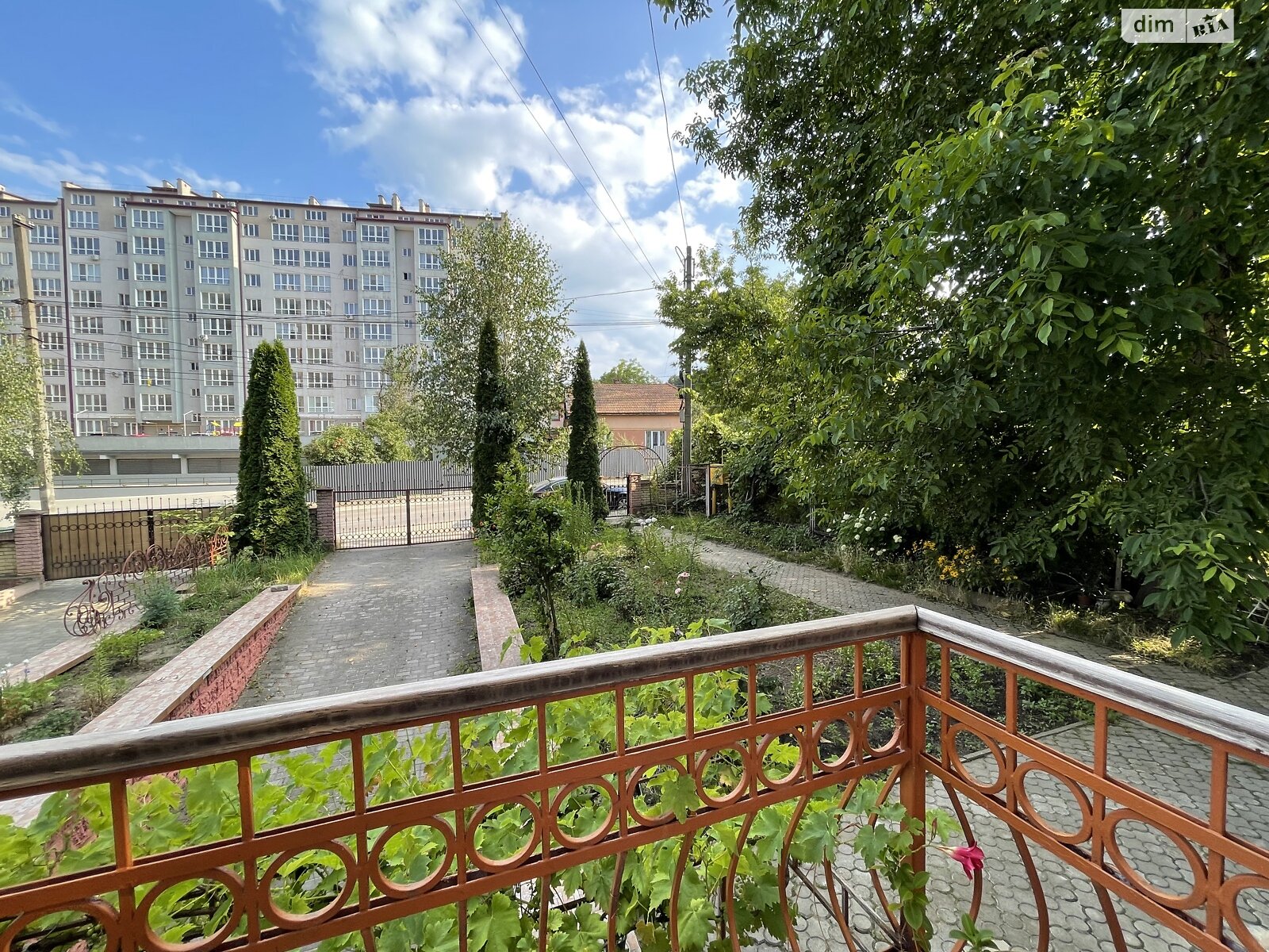 трехэтажный таунхаус, 220 кв. м, кирпич. Сдается помесячно в Черновцах, в районе Проспект фото 1 трехэтажный таунхаус, 220 кв. м, кирпич. Сдается помесячно в Черновцах, в районе Проспект фото 1