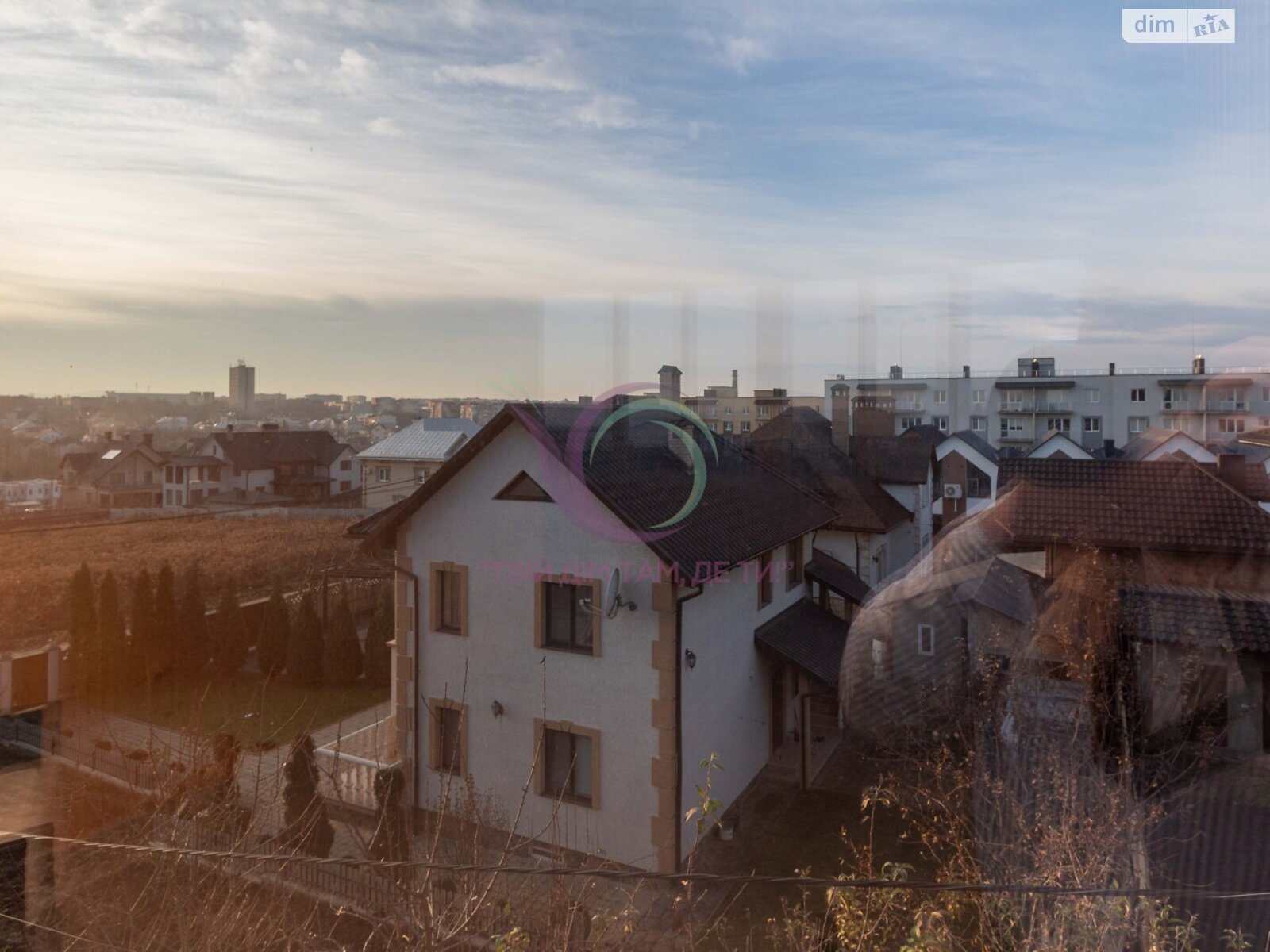 трехэтажный таунхаус, 140 кв. м, кирпич. Сдается помесячно в Черновцах, в районе Южно-Кольцевая фото 1