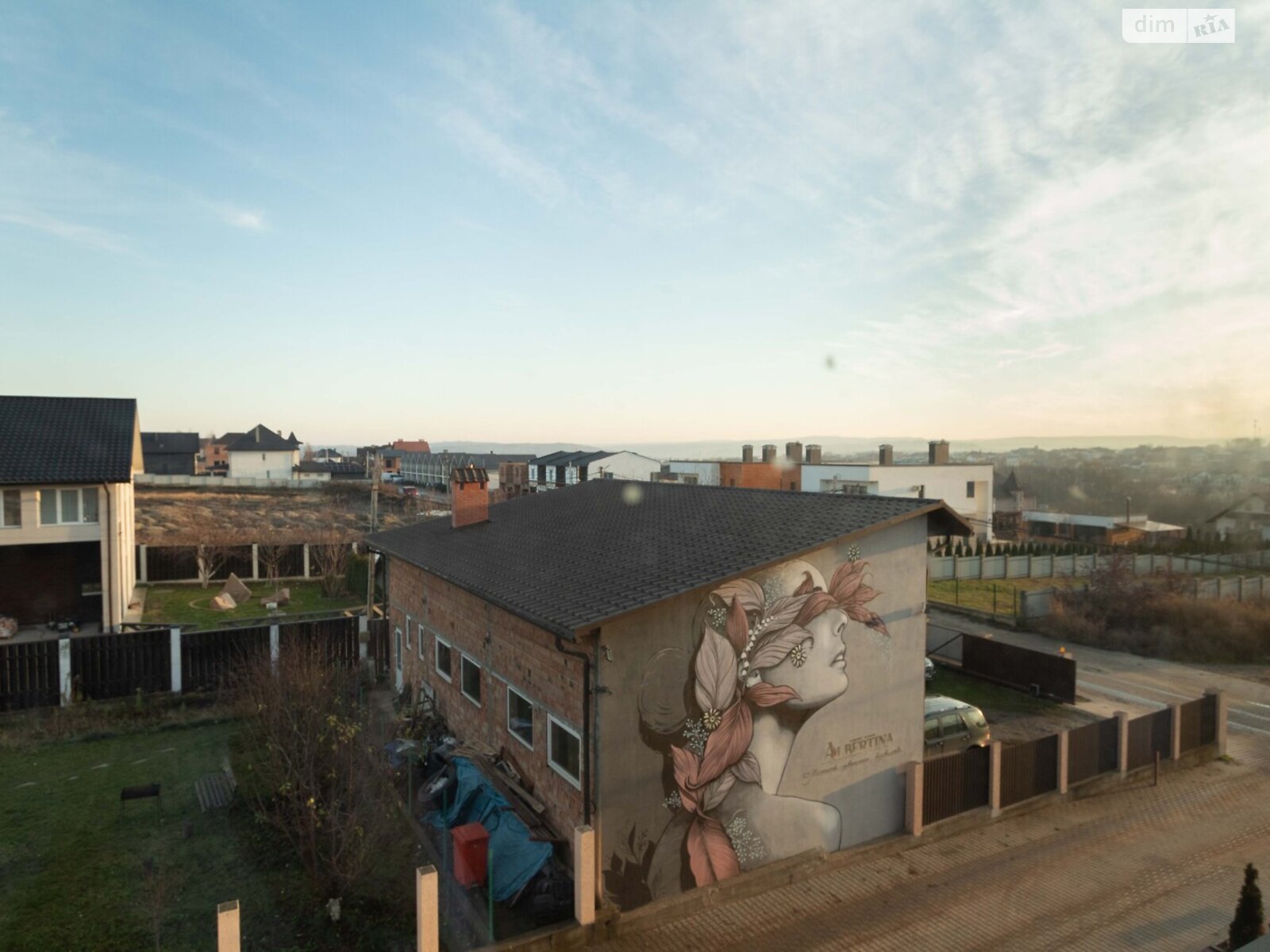 трехэтажный таунхаус, 140 кв. м, кирпич. Сдается помесячно в Черновцах, в районе Южно-Кольцевая фото 1