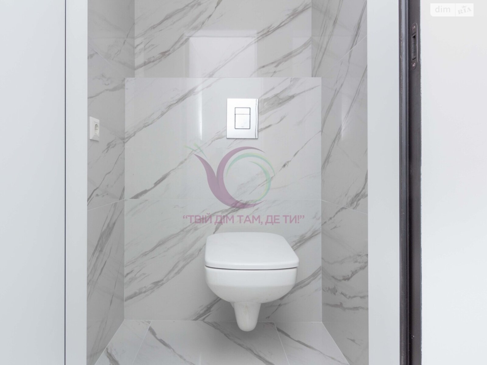 трехэтажный таунхаус, 140 кв. м, кирпич. Сдается помесячно в Черновцах, в районе Южно-Кольцевая фото 1