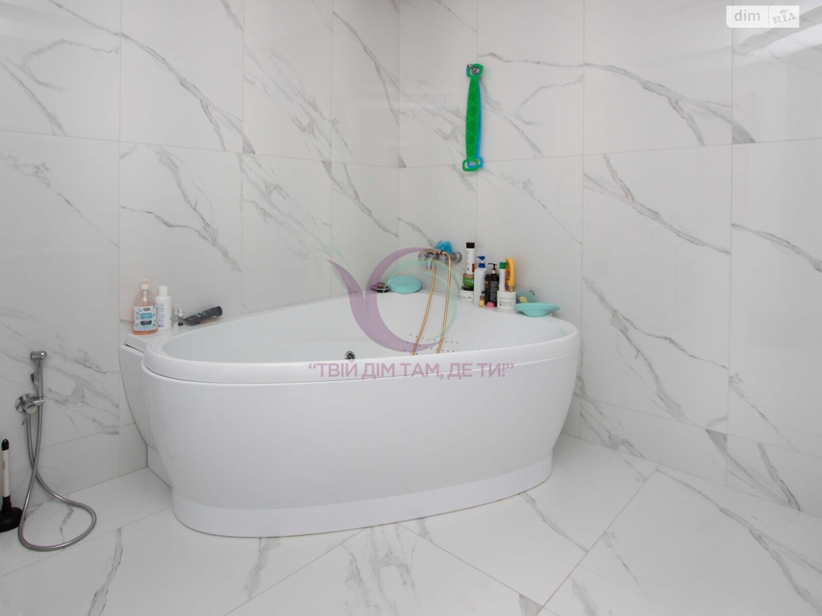 трехэтажный таунхаус, 140 кв. м, кирпич. Сдается помесячно в Черновцах, в районе Южно-Кольцевая фото 1