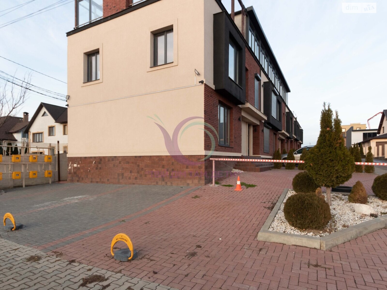 трехэтажный таунхаус, 140 кв. м, кирпич. Сдается помесячно в Черновцах, в районе Южно-Кольцевая фото 1