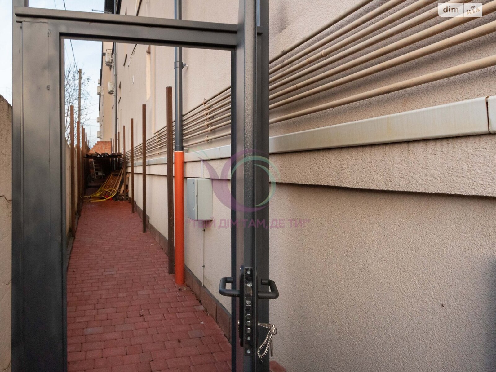 трехэтажный таунхаус, 140 кв. м, кирпич. Сдается помесячно в Черновцах, в районе Южно-Кольцевая фото 1