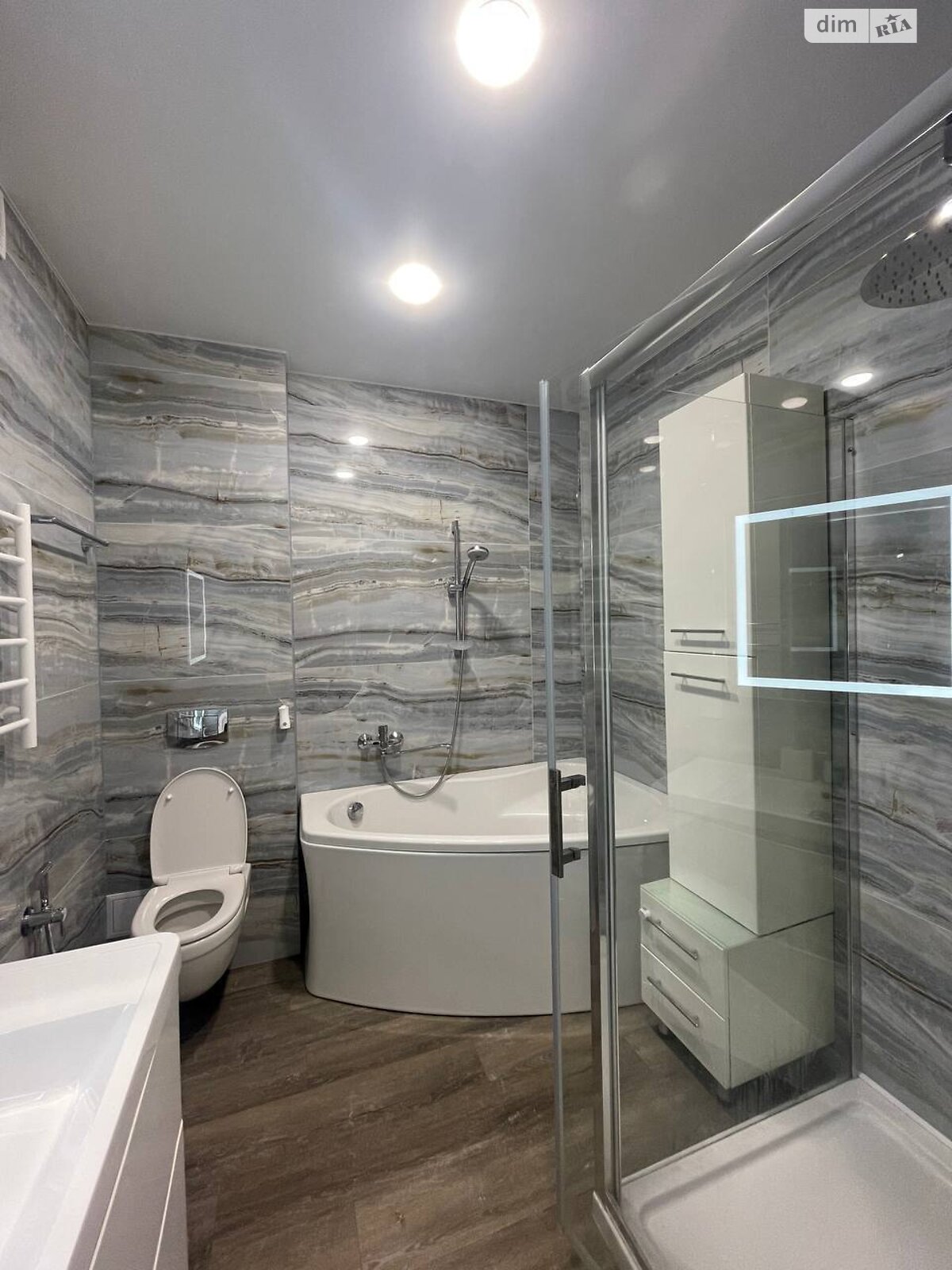 трехэтажный таунхаус, 206 кв. м, кирпич. Сдается помесячно в Днепре, в районе Самарский фото 1 трехэтажный таунхаус, 206 кв. м, кирпич. Сдается помесячно в Днепре, в районе Самарский фото 1