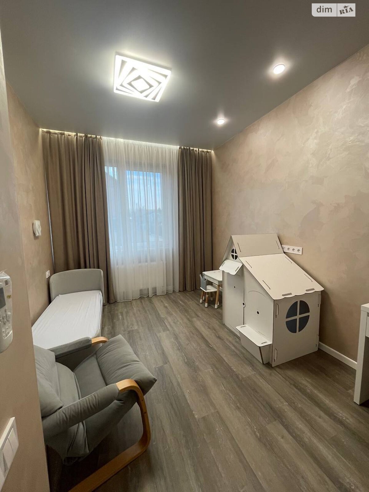 трехэтажный таунхаус, 206 кв. м, кирпич. Сдается помесячно в Днепре, в районе Самарский фото 1 трехэтажный таунхаус, 206 кв. м, кирпич. Сдается помесячно в Днепре, в районе Самарский фото 1