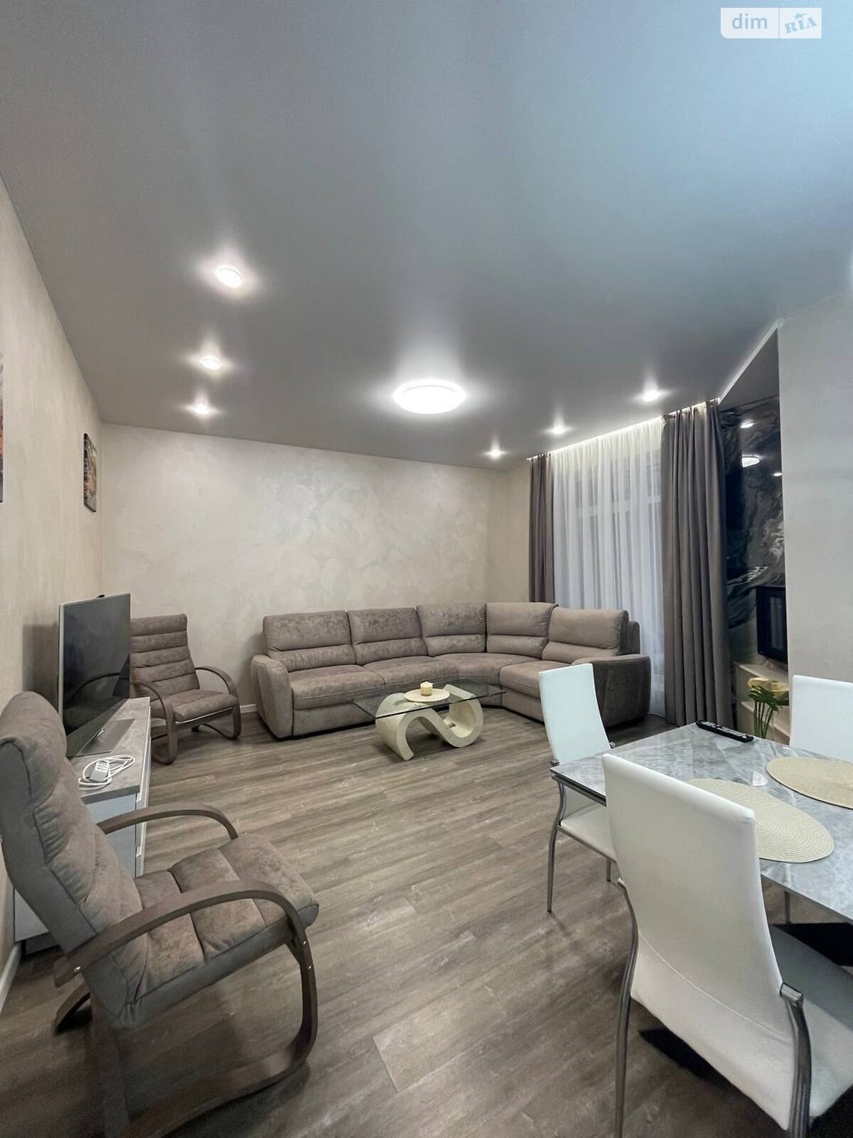 трехэтажный таунхаус, 206 кв. м, кирпич. Сдается помесячно в Днепре, в районе Самарский фото 1 трехэтажный таунхаус, 206 кв. м, кирпич. Сдается помесячно в Днепре, в районе Самарский фото 1