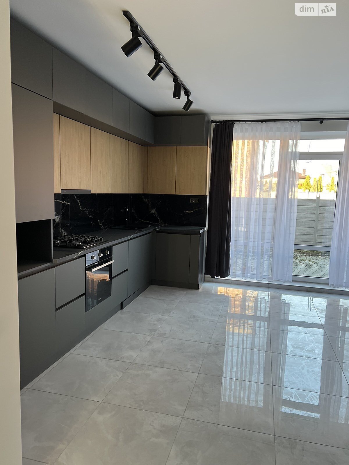 трехэтажный таунхаус, 140 кв. м, кирпич. Сдается помесячно в Годилове фото 1 трехэтажный таунхаус, 140 кв. м, кирпич. Сдается помесячно в Годилове фото 1