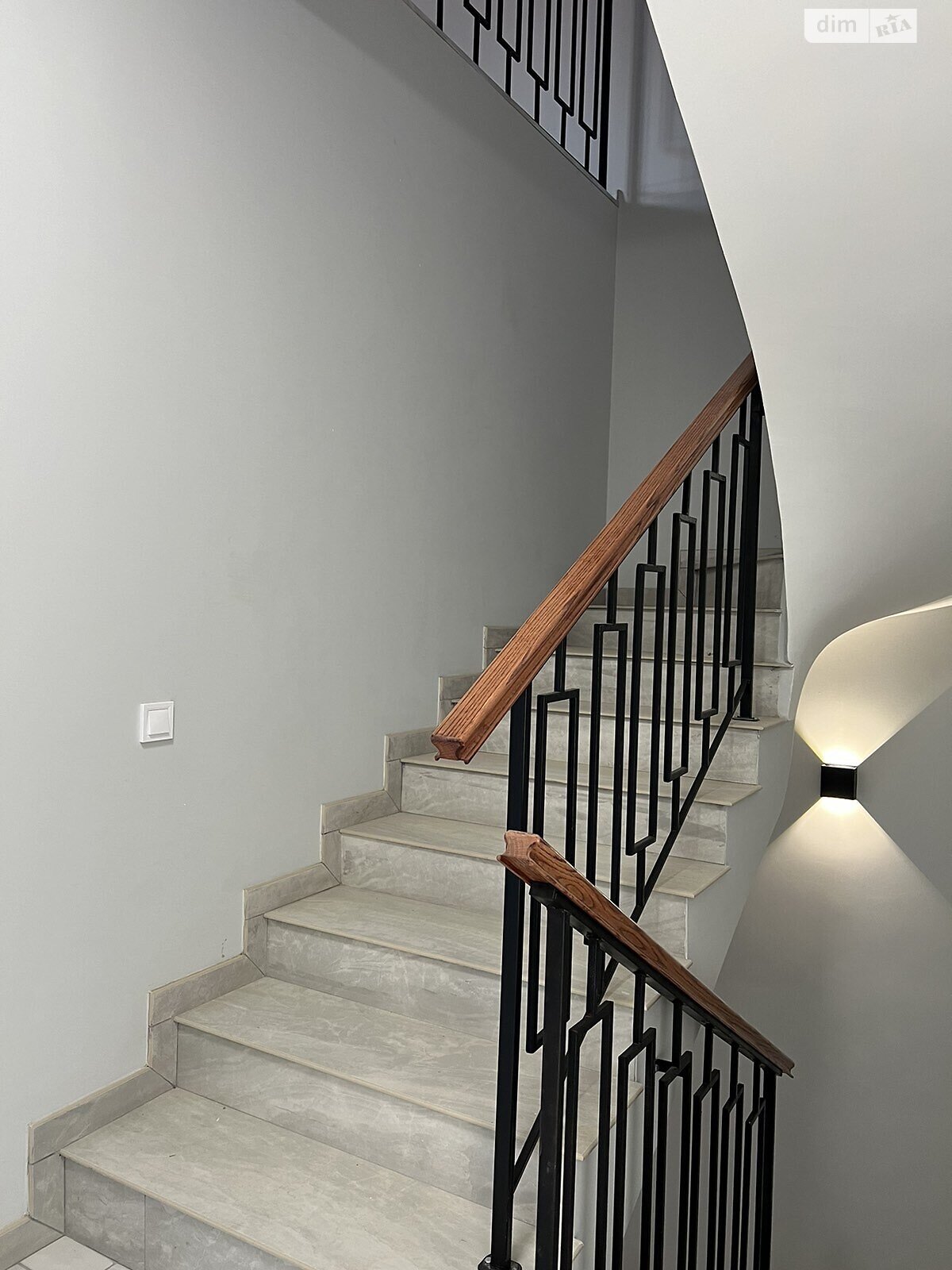 трехэтажный таунхаус, 140 кв. м, кирпич. Сдается помесячно в Годилове фото 1 трехэтажный таунхаус, 140 кв. м, кирпич. Сдается помесячно в Годилове фото 1