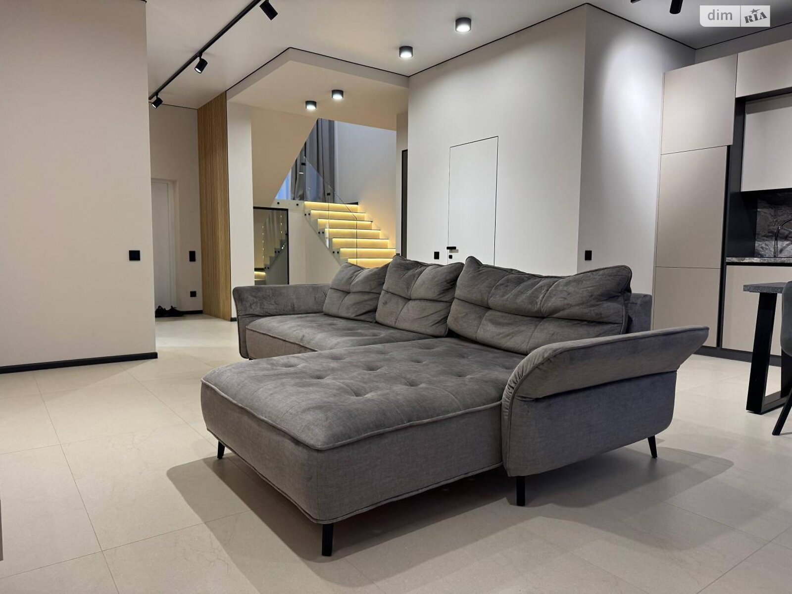 двухэтажный таунхаус, 125 кв. м, кирпич. Сдается помесячно в Киеве, в районе Осокорки фото 1 двухэтажный таунхаус, 125 кв. м, кирпич. Сдается помесячно в Киеве, в районе Осокорки фото 1