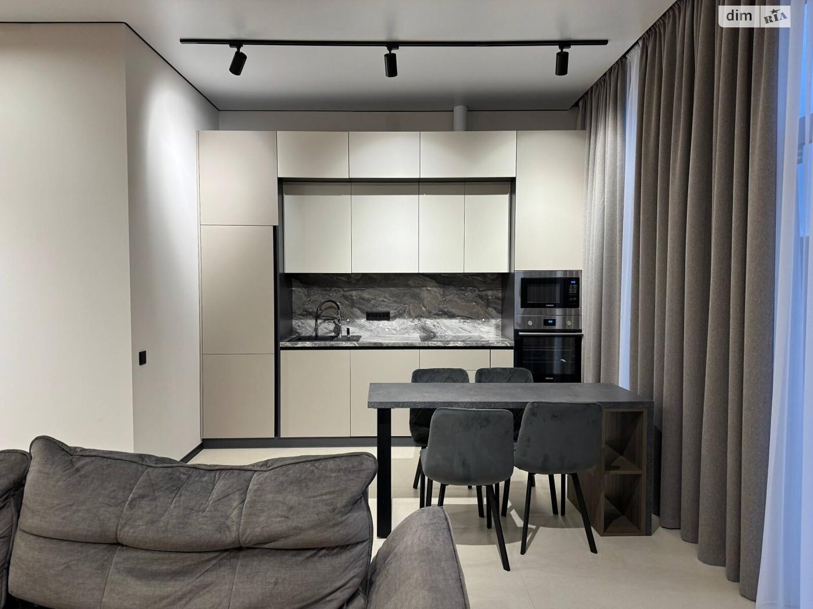 двухэтажный таунхаус, 125 кв. м, кирпич. Сдается помесячно в Киеве, в районе Осокорки фото 1 двухэтажный таунхаус, 125 кв. м, кирпич. Сдается помесячно в Киеве, в районе Осокорки фото 1