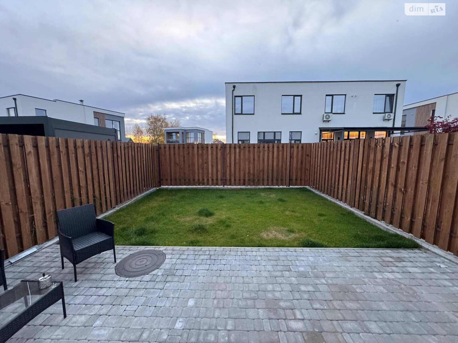 двухэтажный таунхаус, 125 кв. м, кирпич. Сдается помесячно в Киеве, в районе Осокорки фото 1 двухэтажный таунхаус, 125 кв. м, кирпич. Сдается помесячно в Киеве, в районе Осокорки фото 1