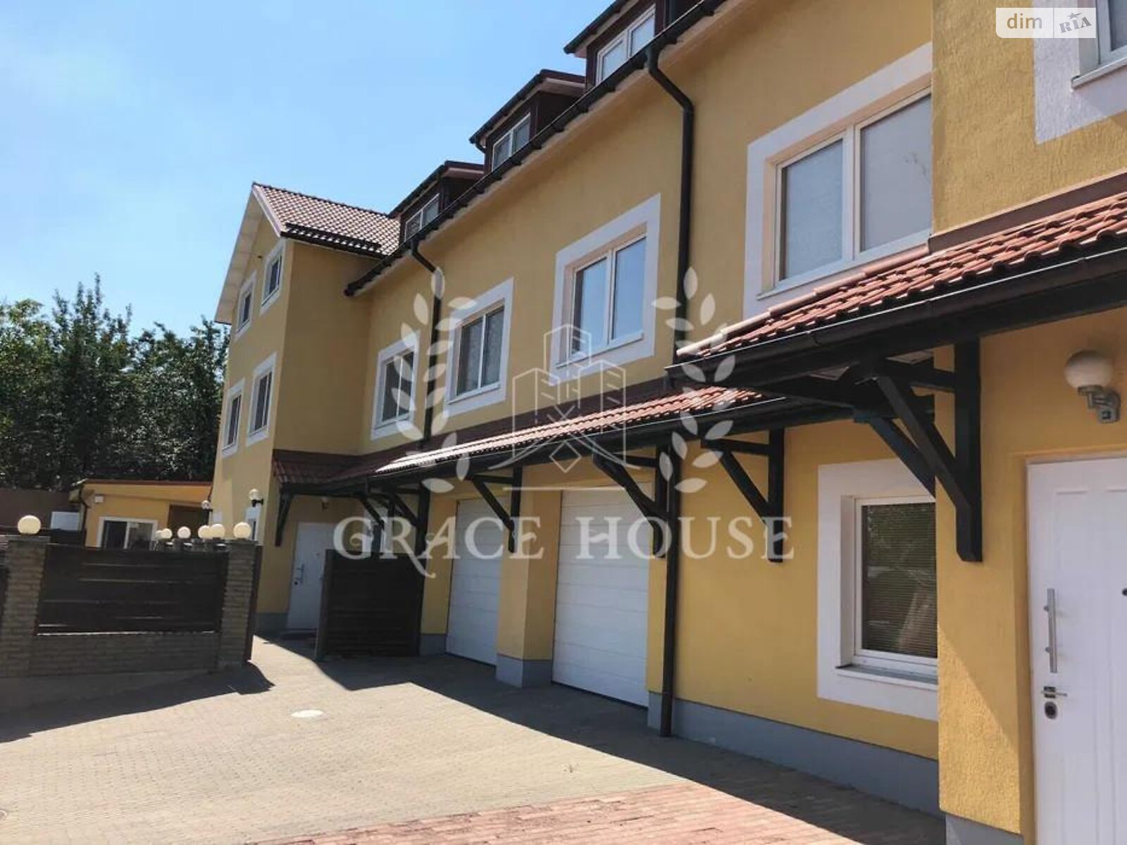 трехэтажный таунхаус без мебели, 300 кв. м, кирпич. Сдается помесячно в Киеве, в районе Соломенский фото 1