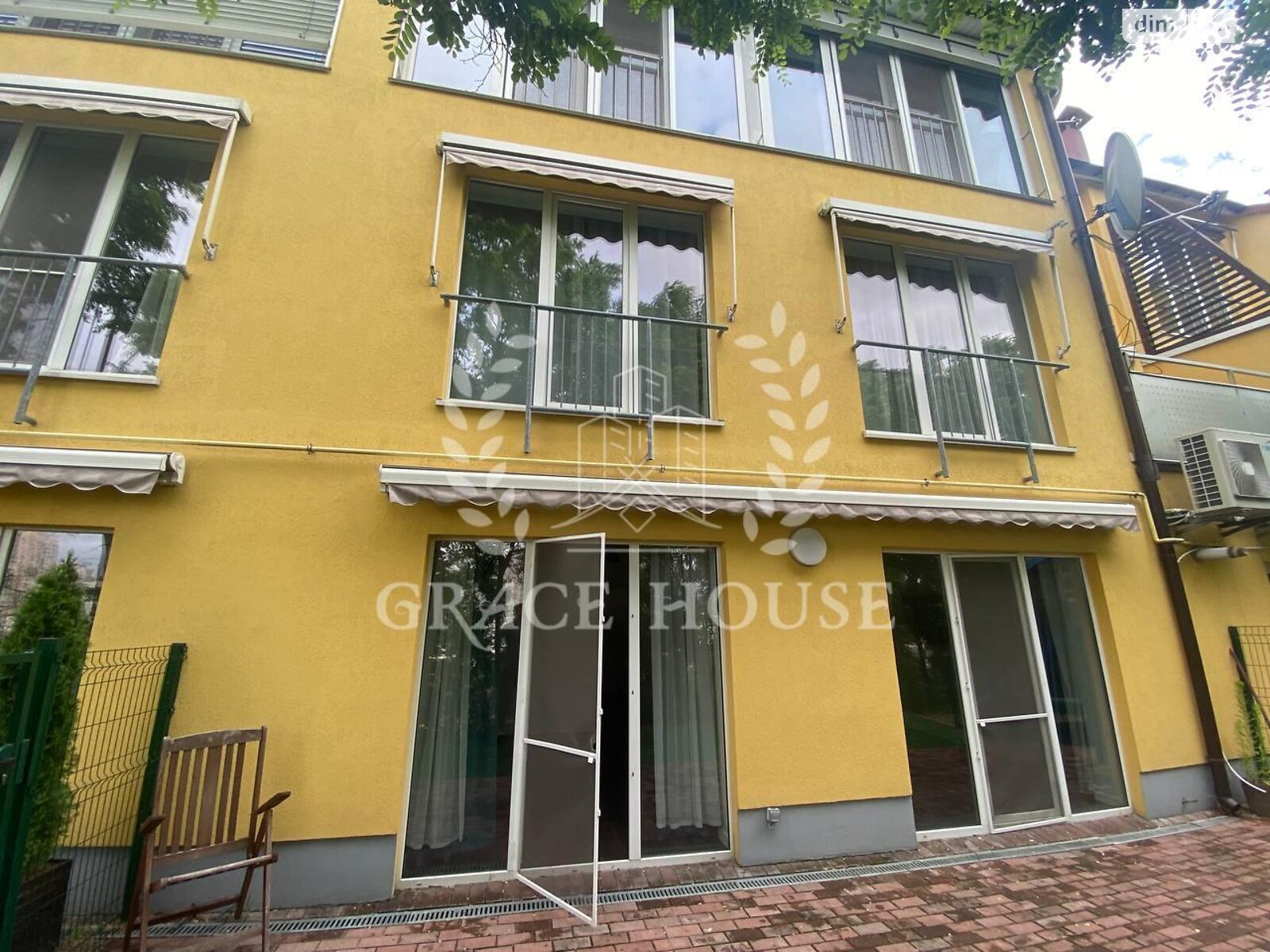 трехэтажный таунхаус без мебели, 300 кв. м, кирпич. Сдается помесячно в Киеве, в районе Соломенский фото 1