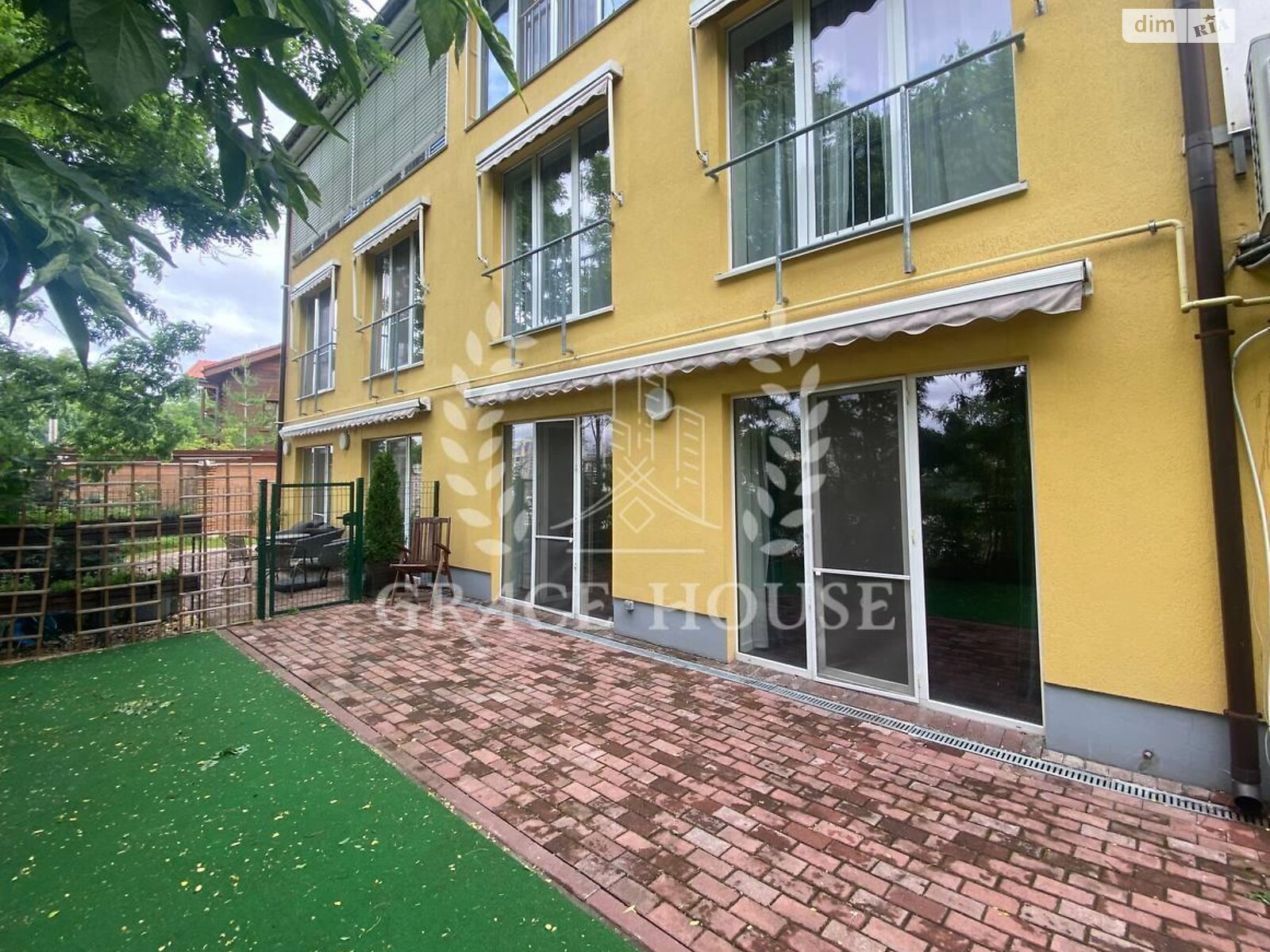 трехэтажный таунхаус без мебели, 300 кв. м, кирпич. Сдается помесячно в Киеве, в районе Соломенский фото 1