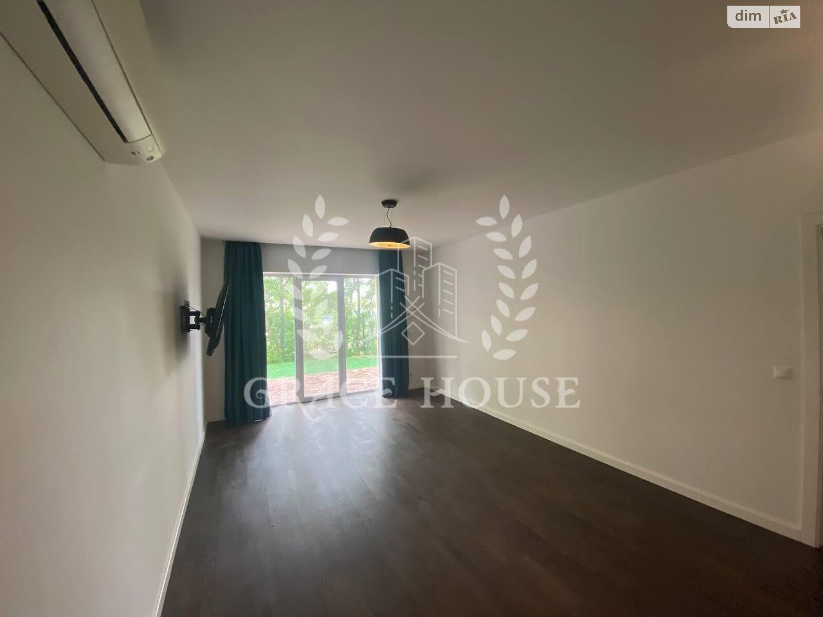 трехэтажный таунхаус без мебели, 300 кв. м, кирпич. Сдается помесячно в Киеве, в районе Соломенский фото 1