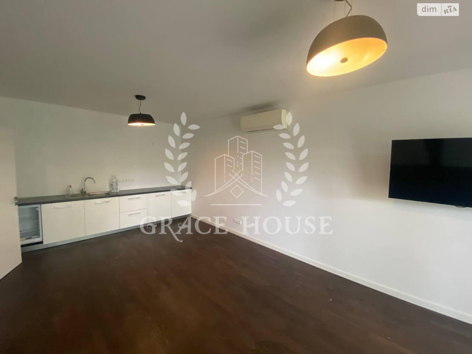 трехэтажный таунхаус без мебели, 300 кв. м, кирпич. Сдается помесячно в Киеве, в районе Соломенский фото 1